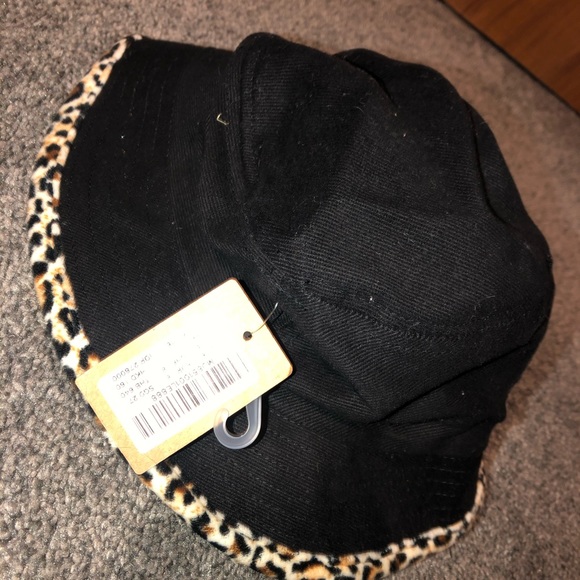 Brandy Melville Accessories - Brandy Melville bucket hat